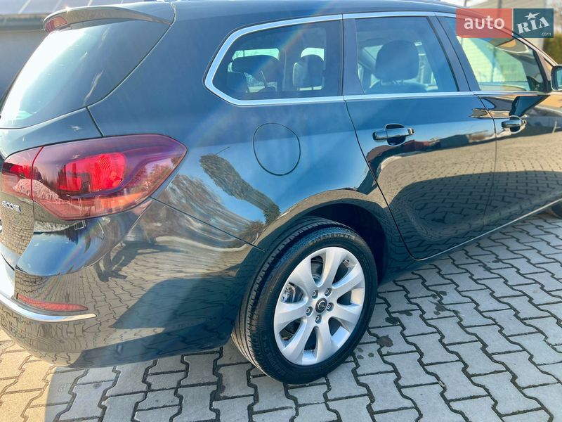 Универсал Opel Astra 2014 в Ивано-Франковске
