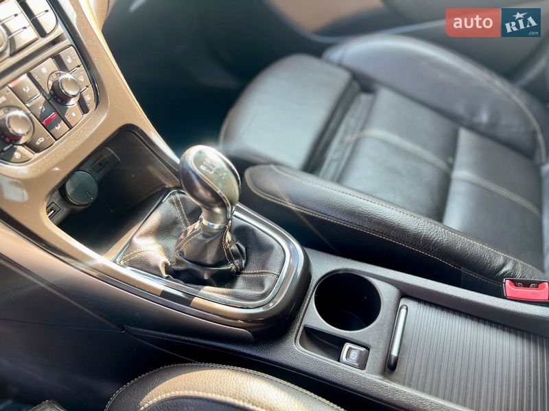 Универсал Opel Astra 2014 в Ивано-Франковске