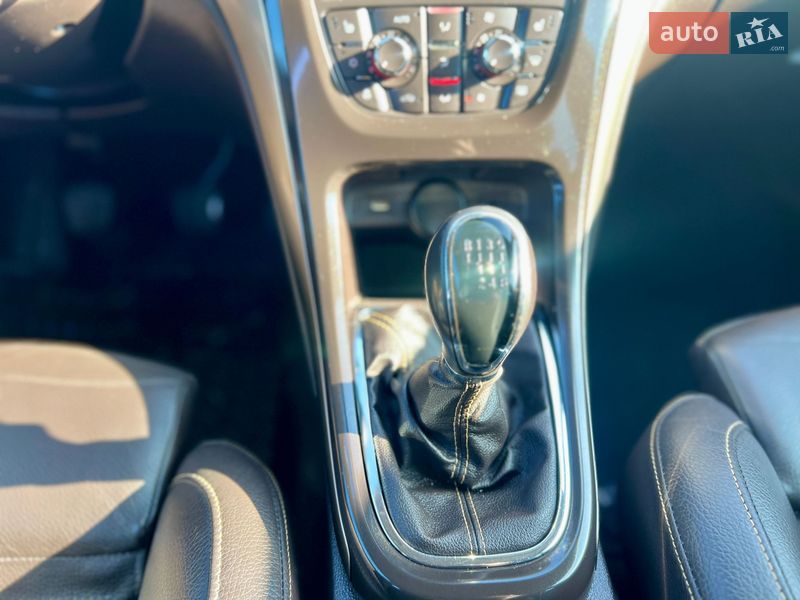 Универсал Opel Astra 2014 в Ивано-Франковске