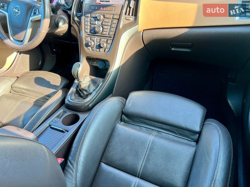 Универсал Opel Astra 2014 в Ивано-Франковске