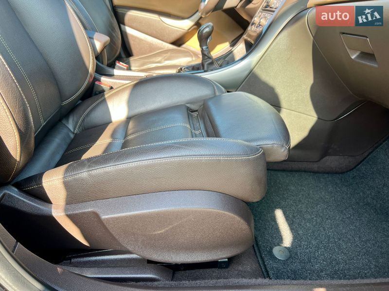 Универсал Opel Astra 2014 в Ивано-Франковске