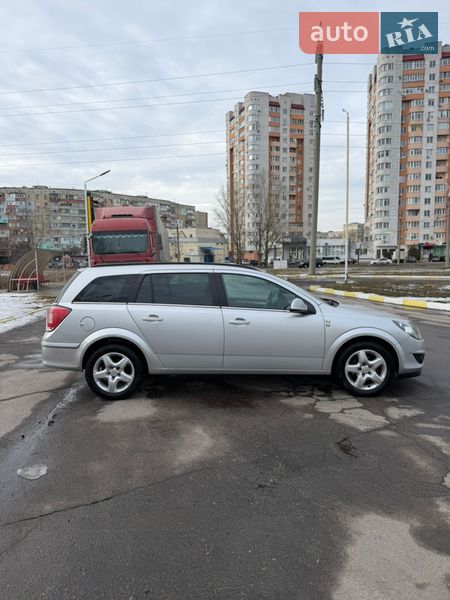 Универсал Opel Astra 2010 в Полтаве