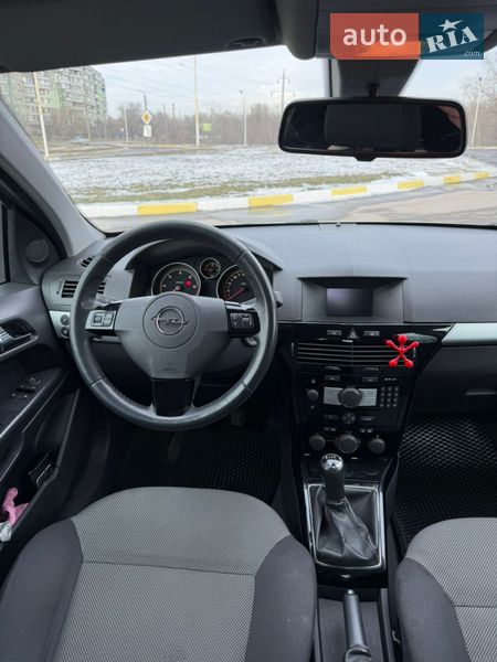 Универсал Opel Astra 2010 в Полтаве