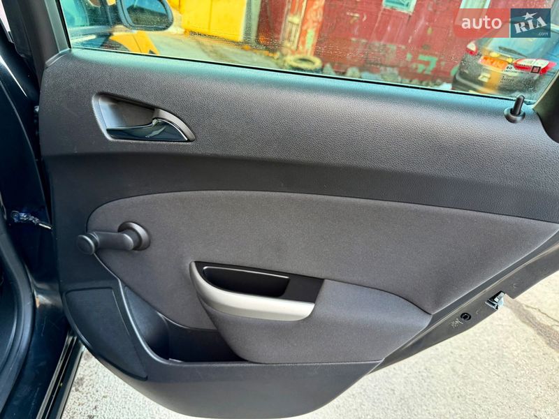 Универсал Opel Astra 2011 в Ровно