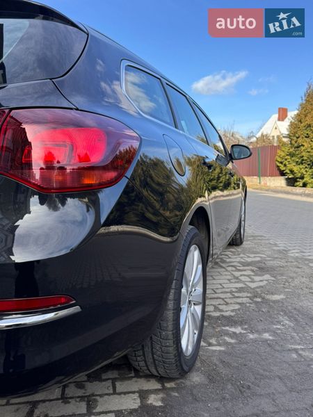 Универсал Opel Astra 2013 в Луцке