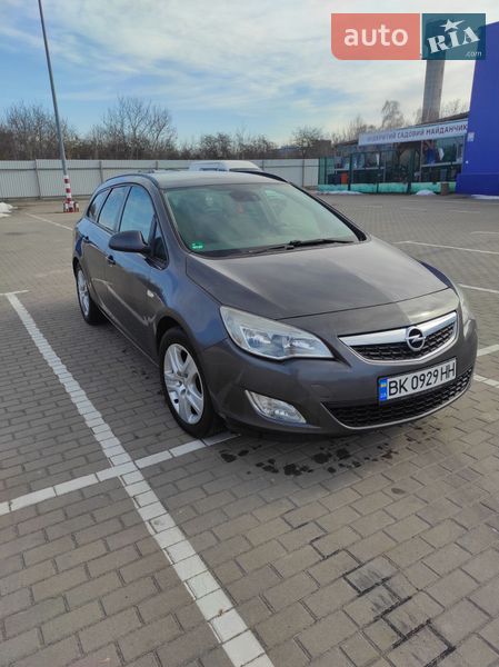 Opel Astra 2011