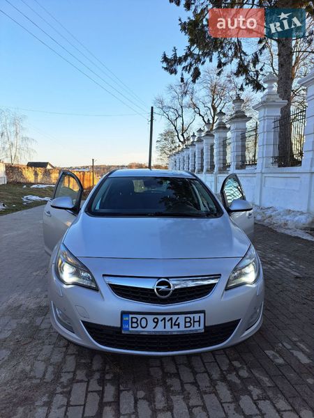 Універсал Opel Astra 2011 в Вишнівці