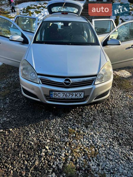 Универсал Opel Astra 2008 в Дублянах