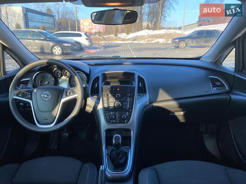 Универсал Opel Astra 2013 в Тернополе