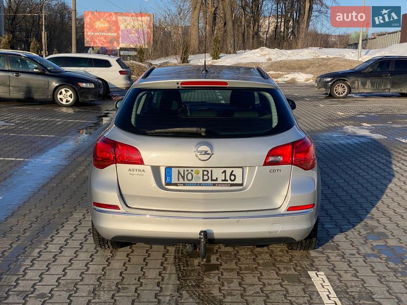 Универсал Opel Astra 2013 в Тернополе