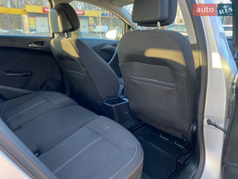 Универсал Opel Astra 2013 в Тернополе