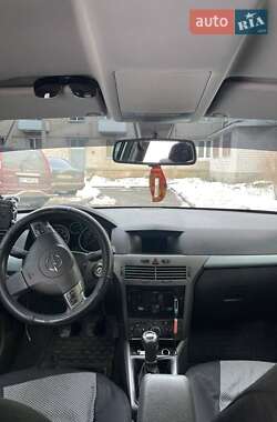 Универсал Opel Astra 2005 в Светловодске