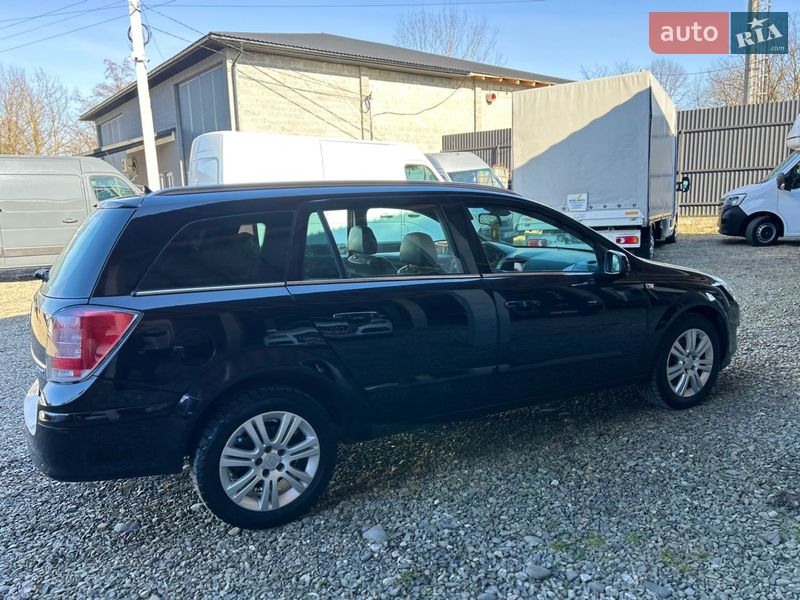Универсал Opel Astra 2009 в Хусте