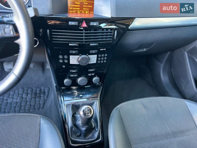 Универсал Opel Astra 2009 в Хусте