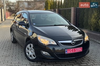Универсал Opel Astra 2011 в Калуше