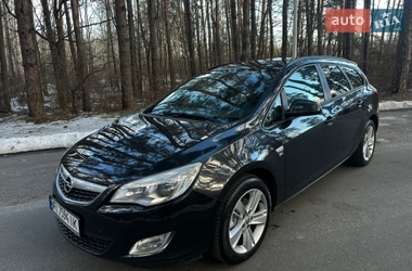 Универсал Opel Astra 2012 в Обухове