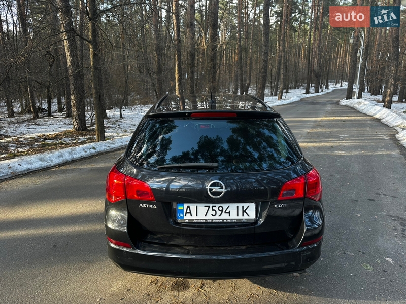 Универсал Opel Astra 2012 в Обухове