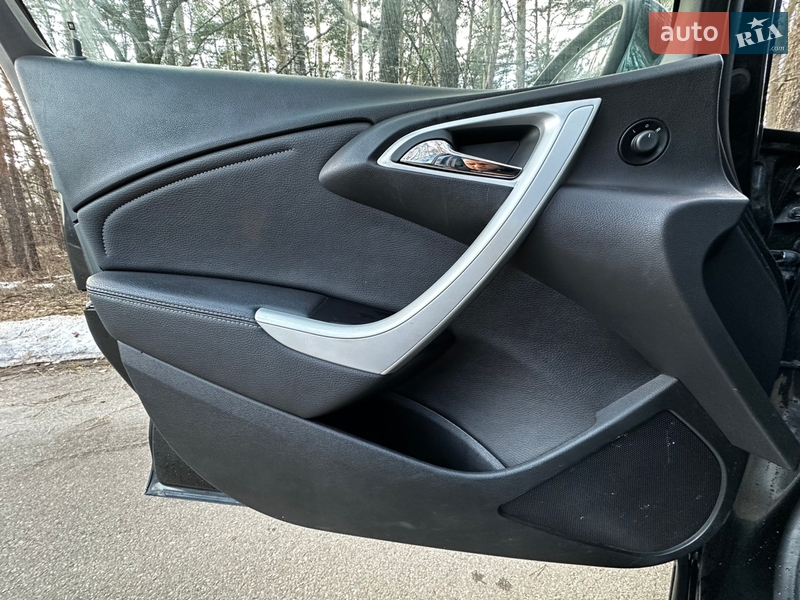 Универсал Opel Astra 2012 в Обухове