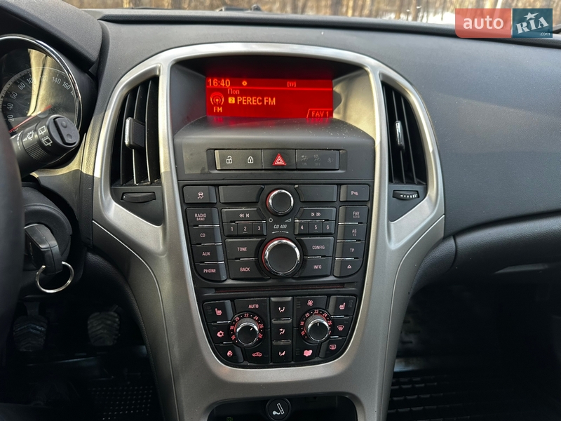 Универсал Opel Astra 2012 в Обухове