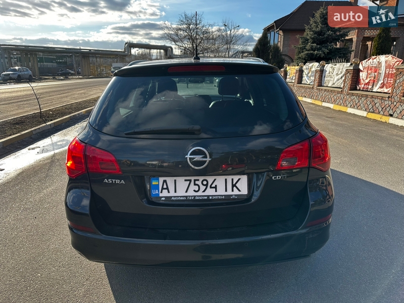 Универсал Opel Astra 2012 в Обухове