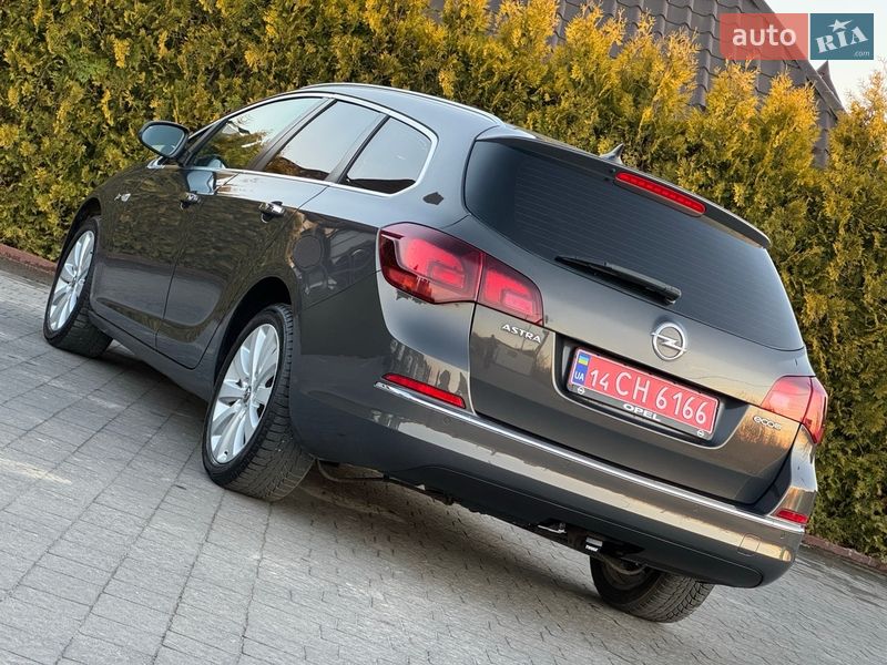 Универсал Opel Astra 2013 в Стрые