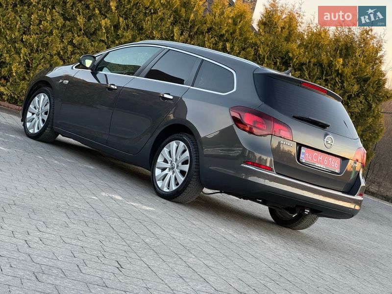 Универсал Opel Astra 2013 в Стрые