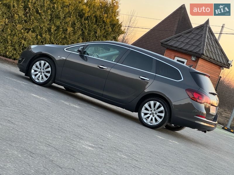Универсал Opel Astra 2013 в Стрые