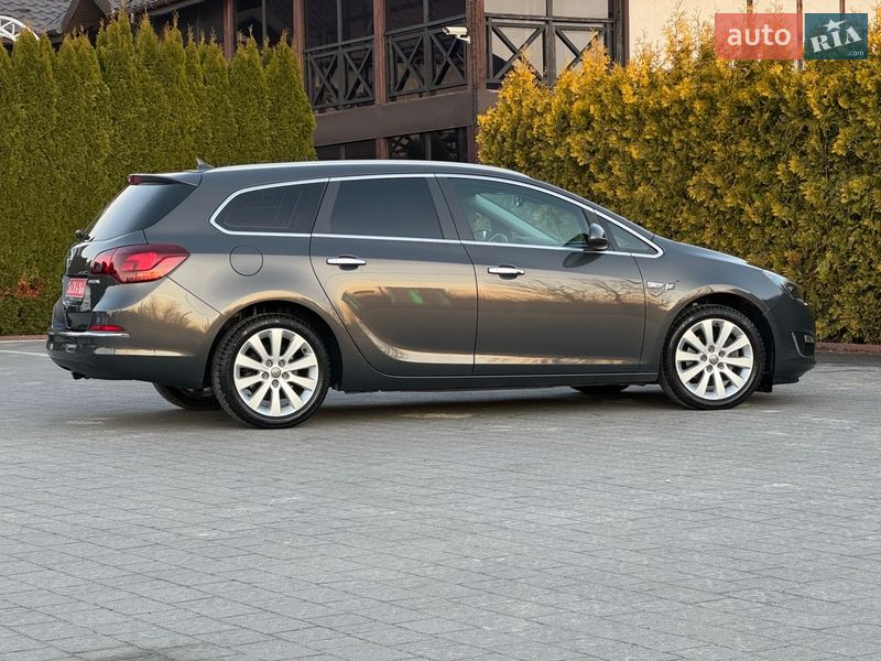 Универсал Opel Astra 2013 в Стрые