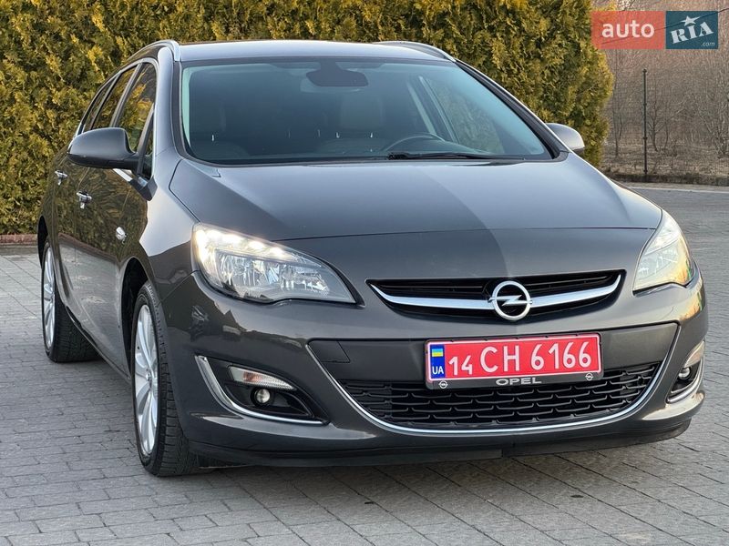 Универсал Opel Astra 2013 в Стрые