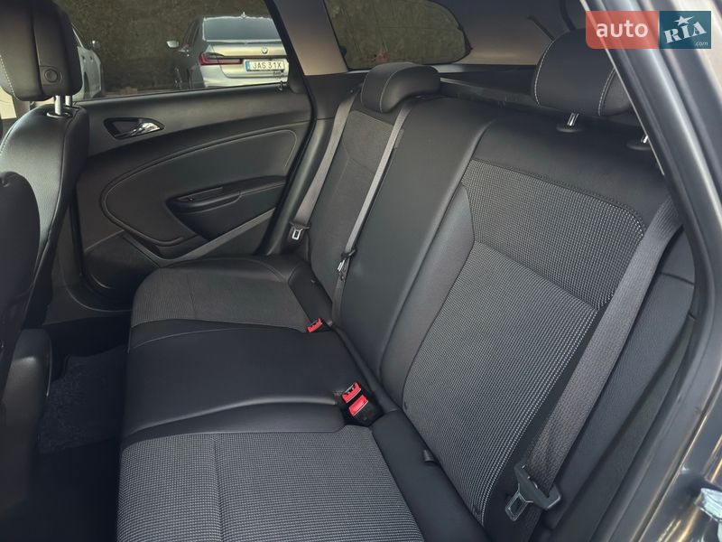 Универсал Opel Astra 2013 в Стрые