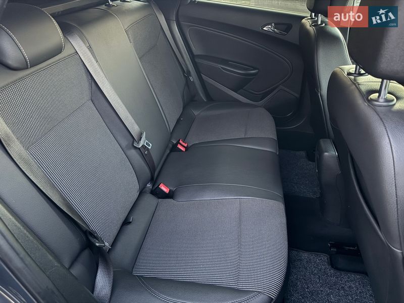 Универсал Opel Astra 2013 в Стрые