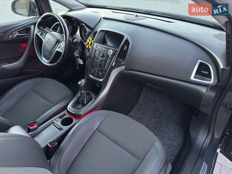 Универсал Opel Astra 2013 в Стрые