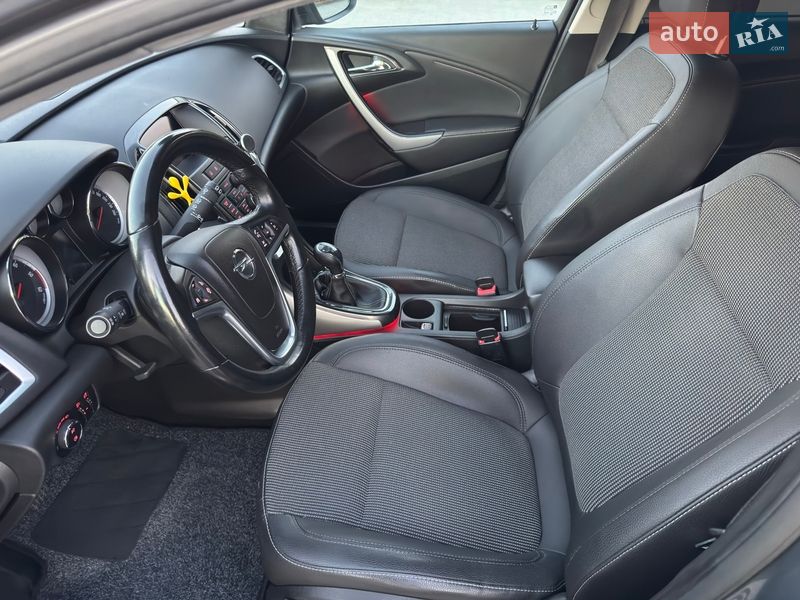 Универсал Opel Astra 2013 в Стрые