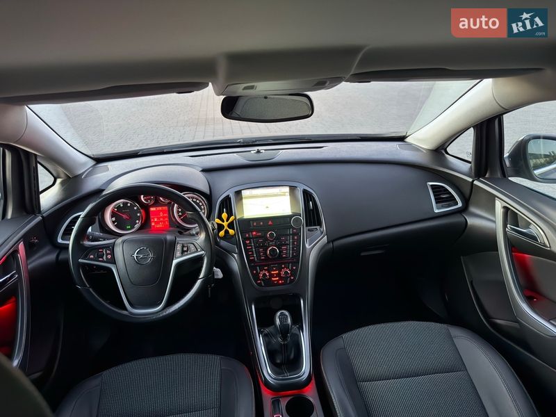 Универсал Opel Astra 2013 в Стрые