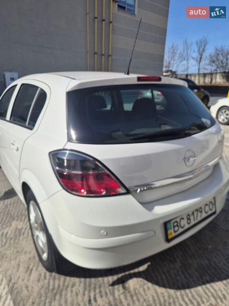 Хэтчбек Opel Astra 2012 в Львове