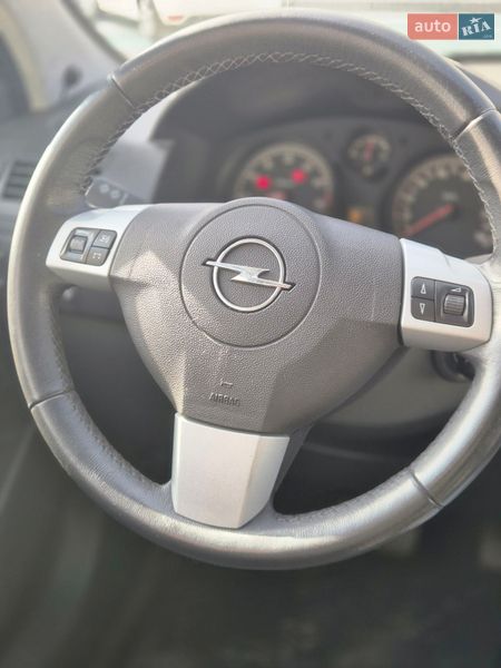 Хэтчбек Opel Astra 2012 в Львове