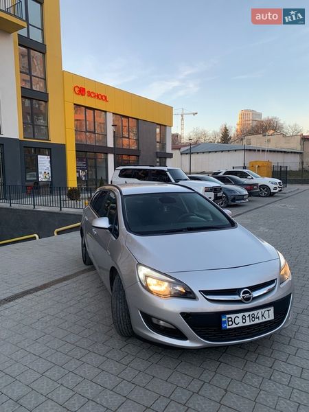 Универсал Opel Astra 2013 в Львове