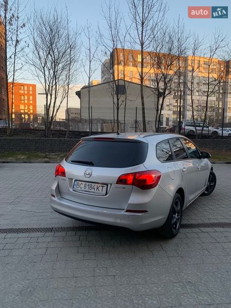 Универсал Opel Astra 2013 в Львове