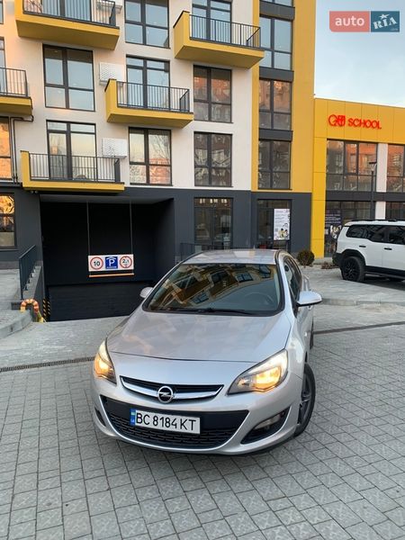 Универсал Opel Astra 2013 в Львове