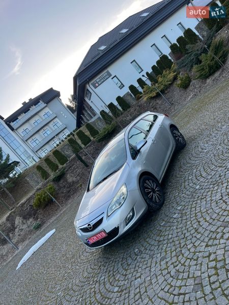 Універсал Opel Astra 2011 в Старому Самборі