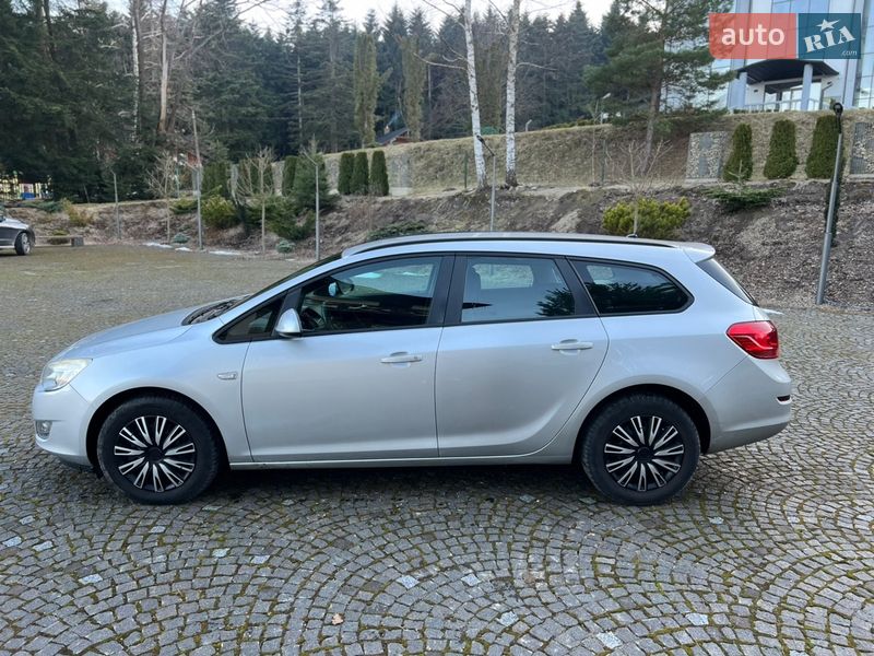 Універсал Opel Astra 2011 в Старому Самборі