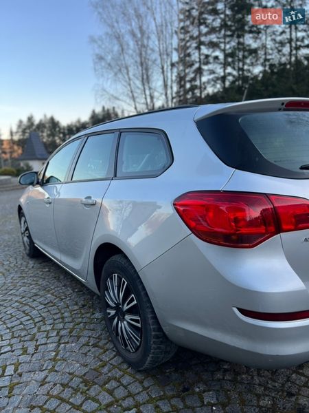 Універсал Opel Astra 2011 в Старому Самборі