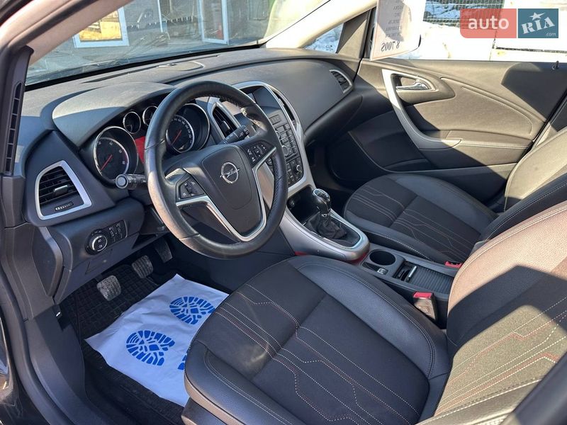 Универсал Opel Astra 2012 в Казатине