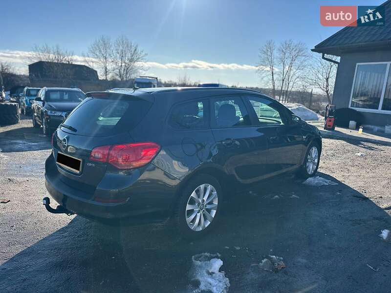 Универсал Opel Astra 2012 в Казатине