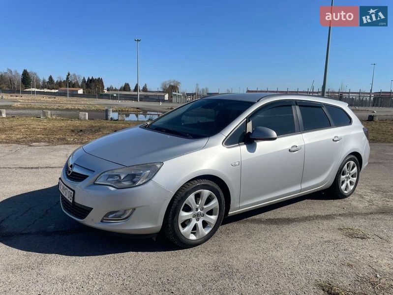Універсал Opel Astra 2012 в Львові
