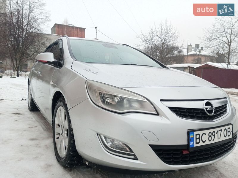 Універсал Opel Astra 2012 в Львові