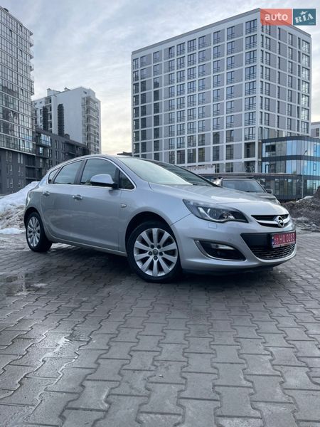 Хэтчбек Opel Astra 2013 в Львове