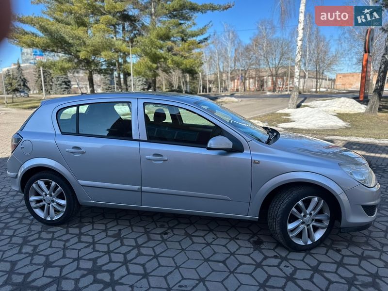 Хэтчбек Opel Astra 2007 в Лубнах