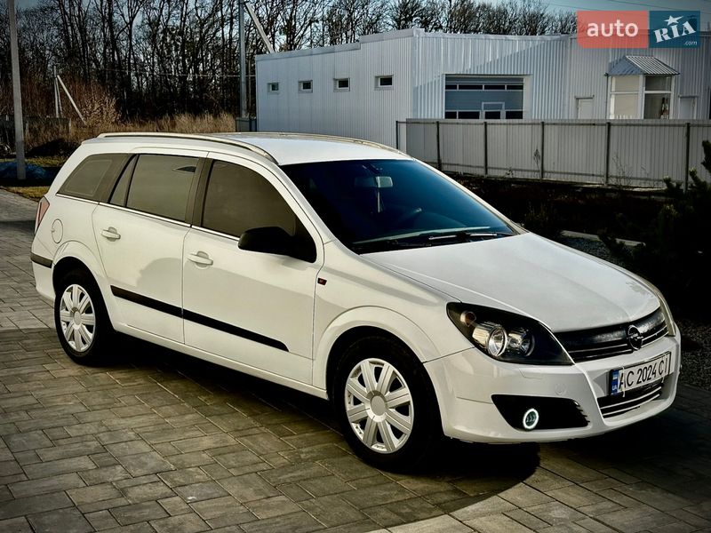 Універсал Opel Astra 2005 в Луцьку