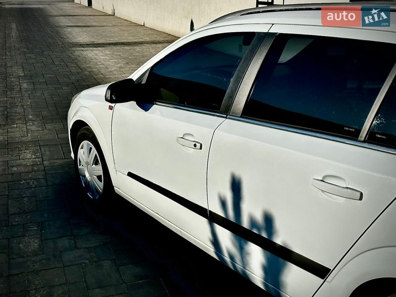 Універсал Opel Astra 2005 в Луцьку